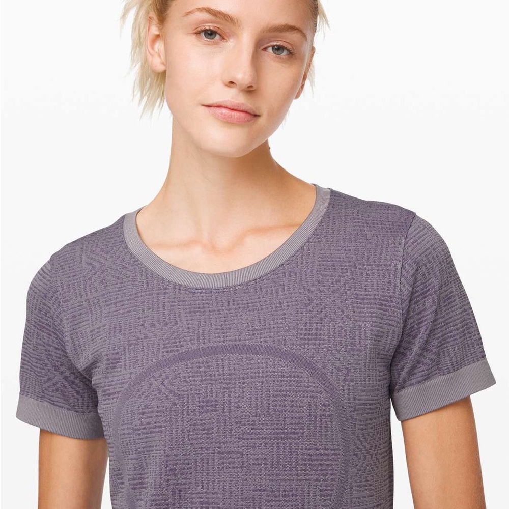 Lululemon Swiftly Relaxed S/S Sz. 6
Purple Quartz / Violet Grey
